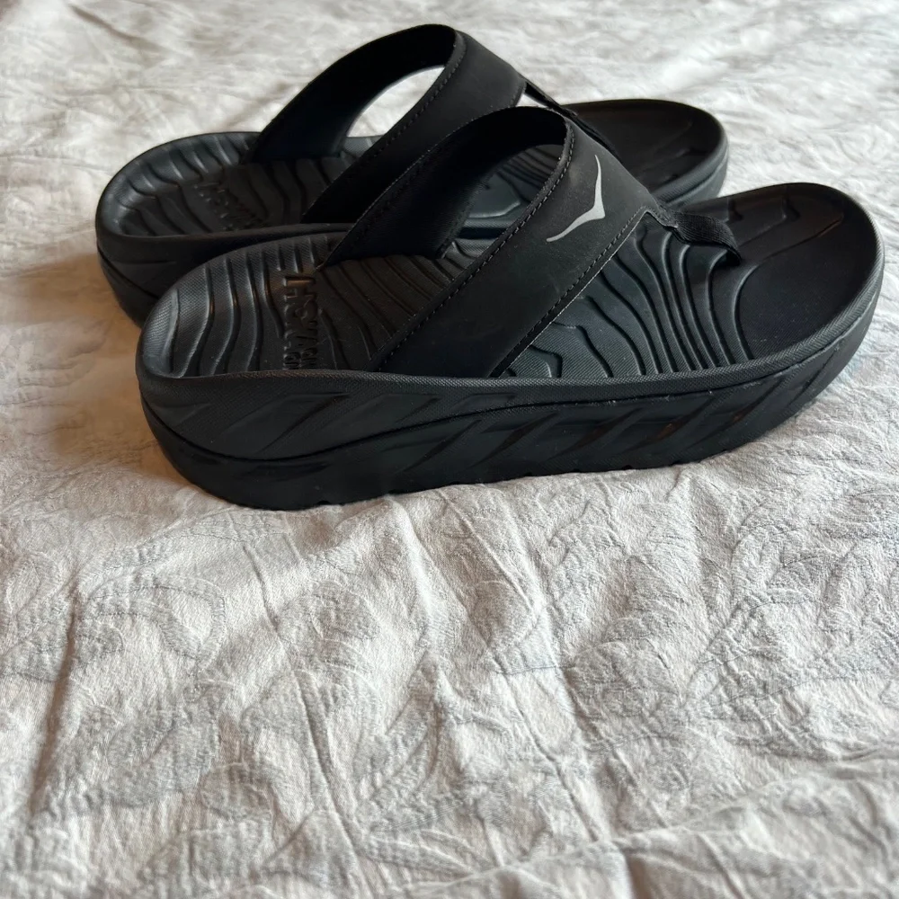 Hoka recovery sandals size 9 - Picture 3 of 3